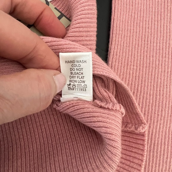 Active USA Front Twist Cropped Top - Picture 7 of 11